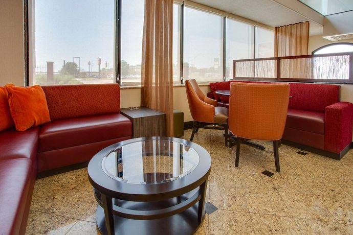 Imagen de los interiores del Hotel Drury Inn And Suites Terre Haute. Foto 16