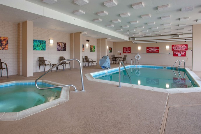 Imagen de la piscina del Hotel Drury Inn And Suites Terre Haute. Foto 20