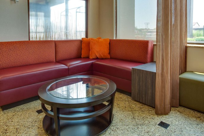 Imagen de los interiores del Hotel Drury Inn And Suites Terre Haute. Foto 19