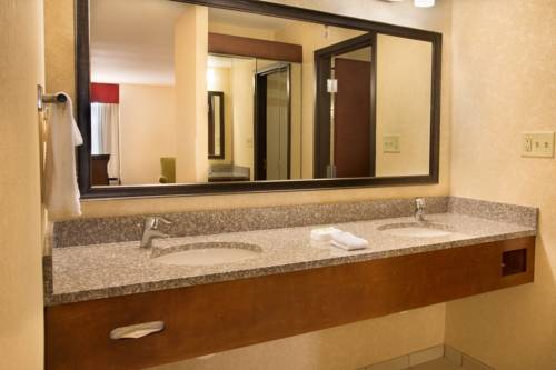 Imagen de la habitación del Hotel Drury Inn & Suites Charlotte University Place. Foto 5