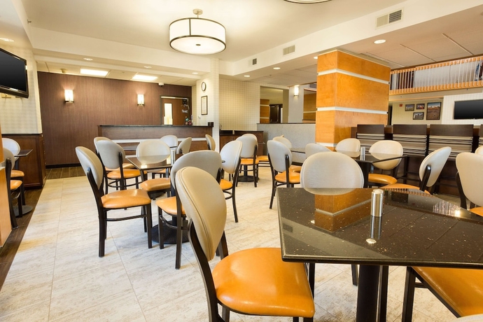 Imagen del bar/restaurante del Hotel Drury Inn and Suites Austin North. Foto 4