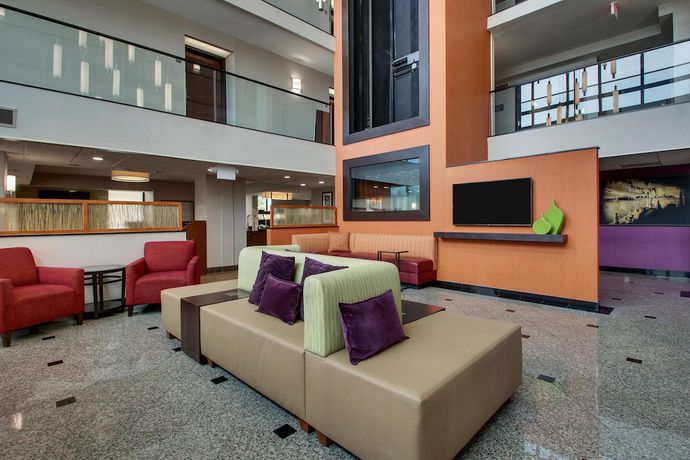 Imagen de los interiores del Hotel Drury Inn and Suites Bowling Green. Foto 20