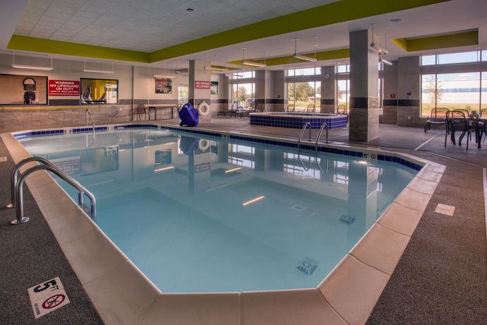 Imagen de la piscina del Hotel Drury Inn and Suites Cleveland Beachwood. Foto 20