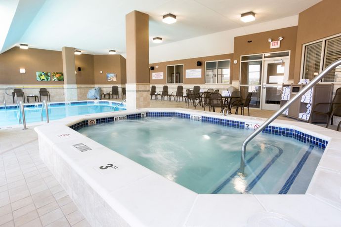 Imagen de la piscina del Hotel Drury Inn and Suites Colorado Springs Near The Air Force Academy. Foto 15