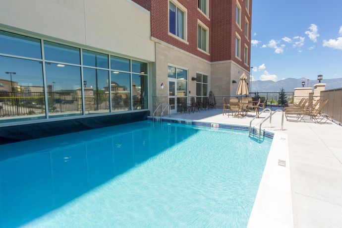 Imagen de la piscina del Hotel Drury Inn and Suites Colorado Springs Near The Air Force Academy. Foto 16