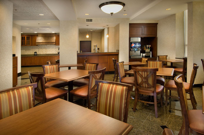 Imagen del bar/restaurante del Hotel Drury Inn and Suites Columbia Stadium Boulevard. Foto 6