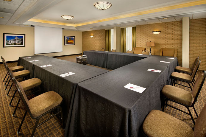 Imagen de la habitación del Hotel Drury Inn and Suites Columbus Dublin. Foto 5