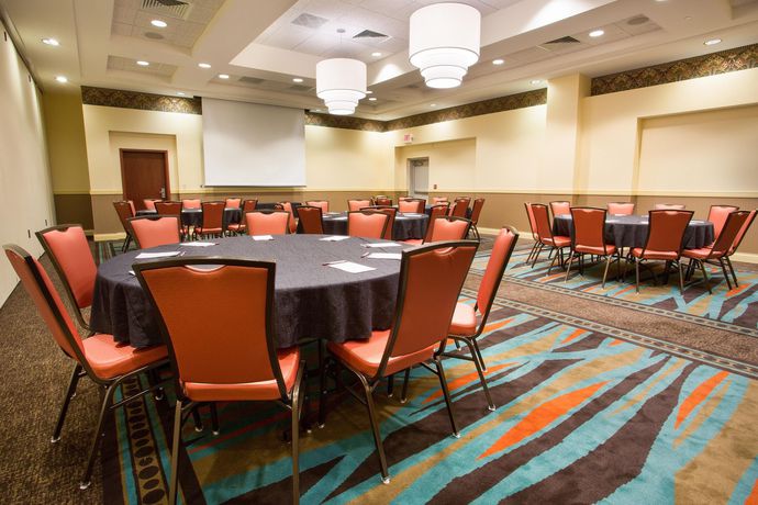 Imagen de los interiores del Hotel Drury Inn and Suites Columbus Grove City. Foto 10