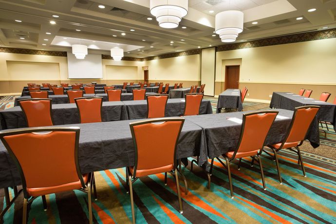 Imagen de la habitación del Hotel Drury Inn and Suites Columbus Grove City. Foto 7