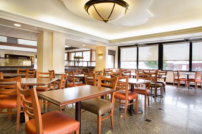 Imagen de la habitación del Hotel Drury Inn and Suites Evansville East. Foto 6