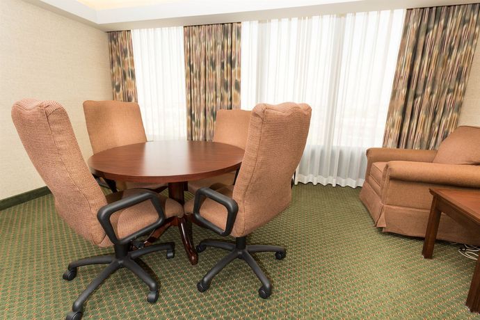 Imagen de los interiores del Hotel Drury Inn and Suites Evansville East. Foto 12