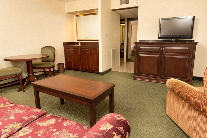 Imagen de la habitación del Hotel Drury Inn and Suites Evansville East. Foto 7