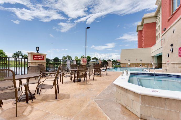 Imagen de la piscina del Hotel Drury Inn and Suites Fort Myers Airport FGCU. Foto 20