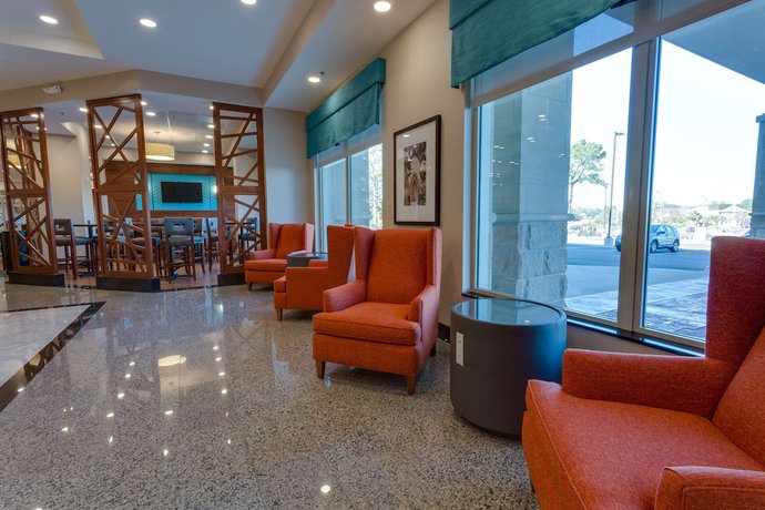 Imagen de los interiores del Hotel Drury Inn and Suites Gainesville. Foto 18