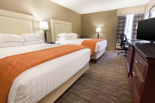 Imagen de la habitación del Hotel Drury Inn and Suites Greensboro. Foto 3