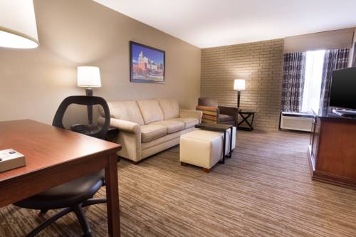 Imagen de la habitación del Hotel Drury Inn and Suites Greensboro. Foto 5