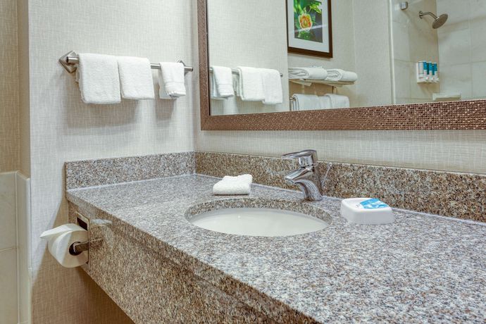 Imagen de la habitación del Hotel Drury Inn and Suites Indianapolis Northeast. Foto 11