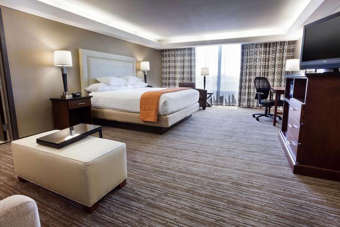 Imagen de la habitación del Hotel Drury Inn and Suites Kansas City Airport. Foto 4