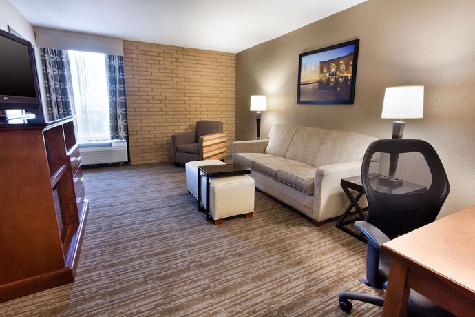 Imagen de la habitación del Hotel Drury Inn and Suites Kansas City Airport. Foto 6