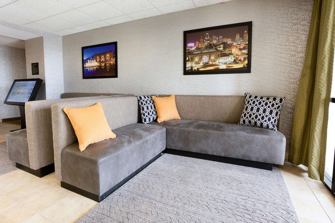 Imagen de los interiores del Hotel Drury Inn and Suites Kansas City Airport. Foto 14