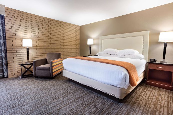 Imagen de la habitación del Hotel Drury Inn and Suites Kansas City Airport. Foto 8