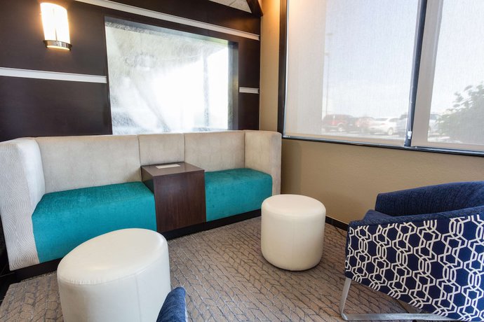 Imagen de los interiores del Hotel Drury Inn and Suites Kansas City Airport. Foto 15