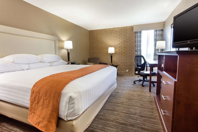 Imagen de la habitación del Hotel Drury Inn and Suites Kansas City Airport. Foto 11