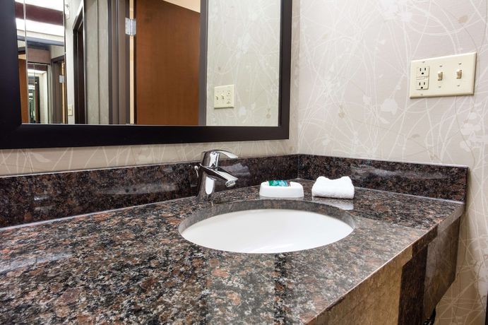 Imagen de la habitación del Hotel Drury Inn and Suites Kansas City Airport. Foto 12