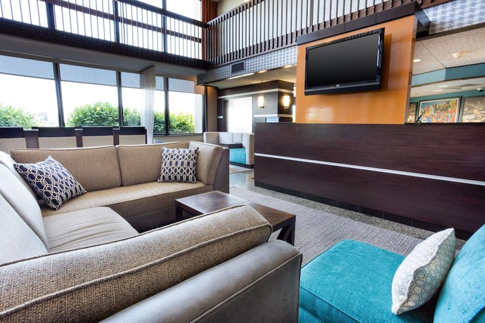 Imagen de los interiores del Hotel Drury Inn and Suites Kansas City Airport. Foto 16