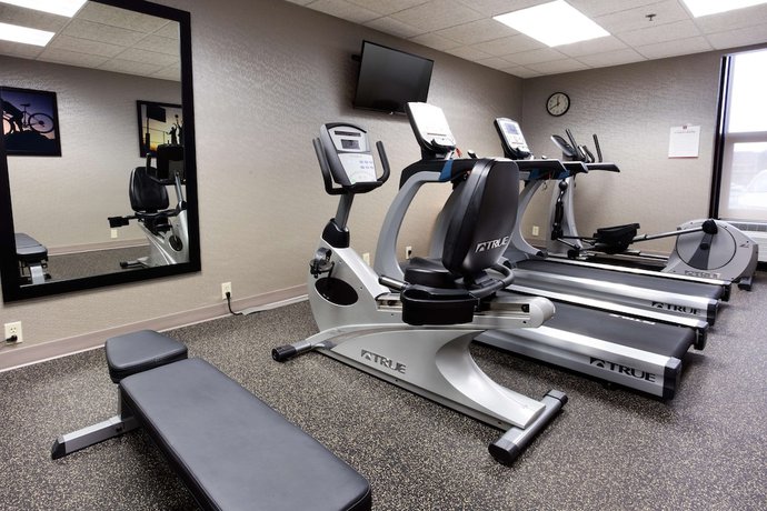 Imagen de los interiores del Hotel Drury Inn and Suites Kansas City Airport. Foto 18