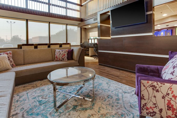 Imagen de los interiores del Hotel Drury Inn and Suites Louisville East. Foto 18