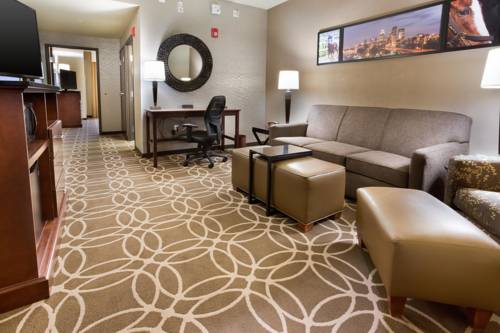 Imagen de la habitación del Hotel Drury Inn and Suites Louisville North. Foto 1