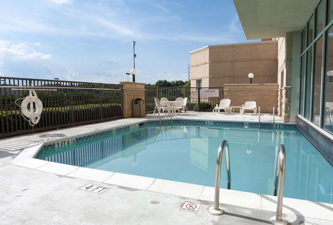 Imagen de la piscina del Hotel Drury Inn and Suites Montgomery. Foto 19