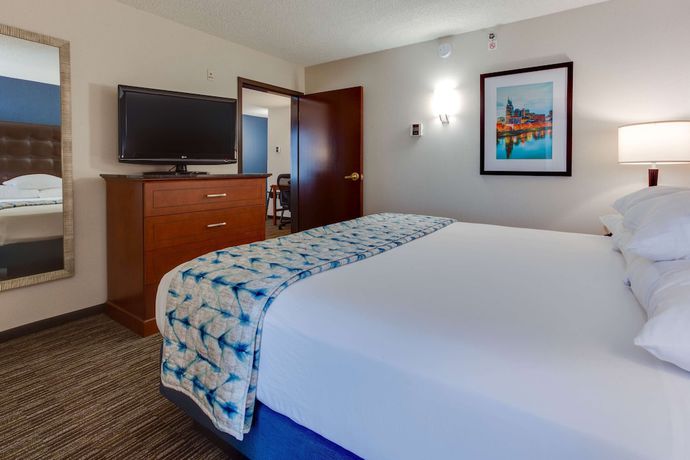 Imagen de la habitación del Hotel Drury Inn and Suites Nashville Airport. Foto 2