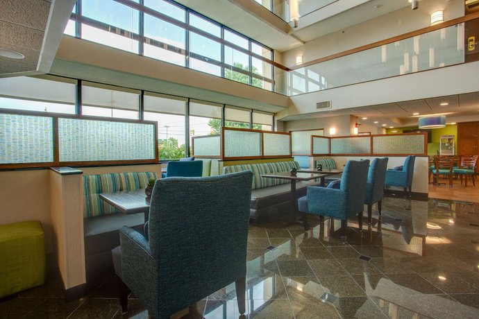 Imagen de los interiores del Hotel Drury Inn and Suites Nashville Airport. Foto 16