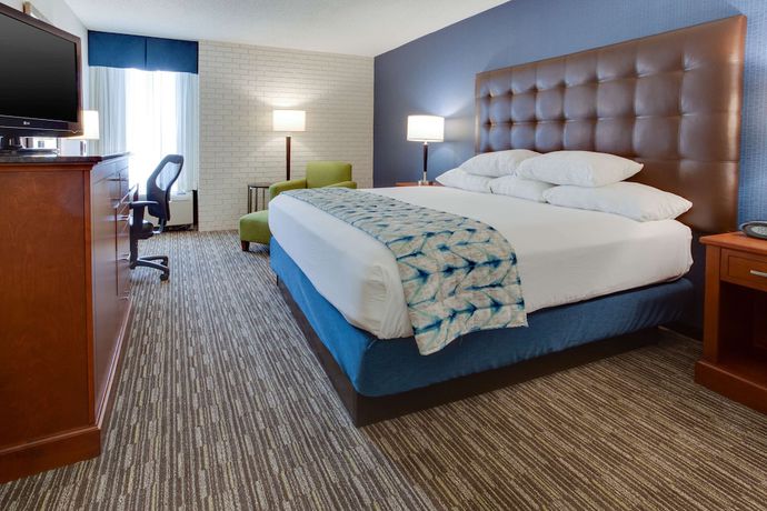 Imagen de la habitación del Hotel Drury Inn and Suites Nashville Airport. Foto 4