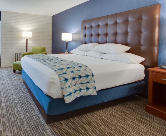 Imagen de la habitación del Hotel Drury Inn and Suites Nashville Airport. Foto 9