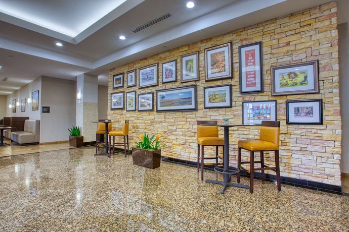 Imagen de los interiores del Hotel Drury Inn and Suites Near La Cantera Parkway. Foto 18