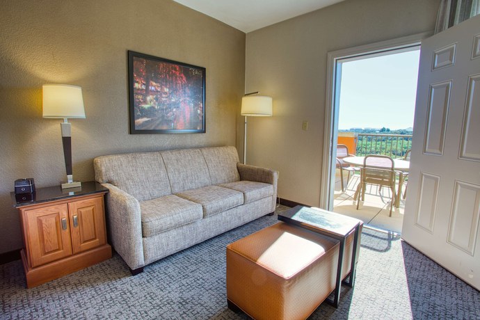 Imagen de la habitación del Hotel Drury Inn and Suites Near La Cantera Parkway. Foto 10