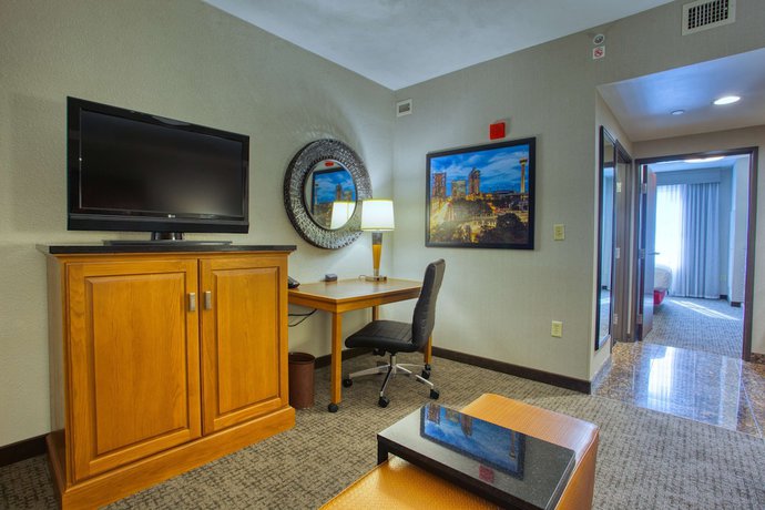Imagen de la habitación del Hotel Drury Inn and Suites Near La Cantera Parkway. Foto 13