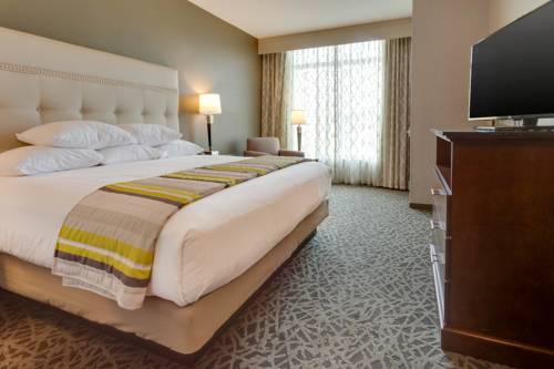 Imagen de la habitación del Hotel Drury Inn and Suites Pittsburgh Airport Settlers Ridge. Foto 3