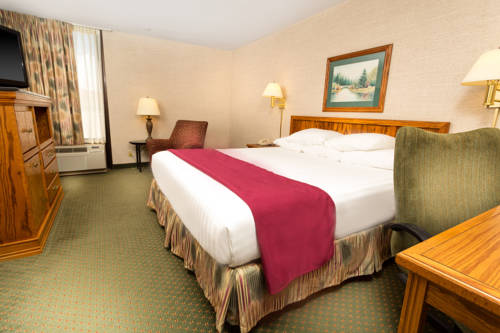 Imagen de la habitación del Hotel Drury Inn and Suites Poplar Bluff. Foto 2