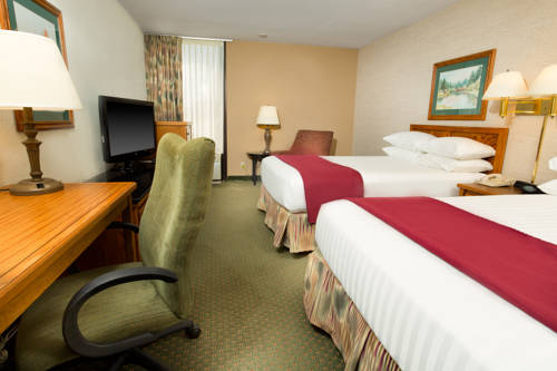 Imagen de la habitación del Hotel Drury Inn and Suites Poplar Bluff. Foto 3