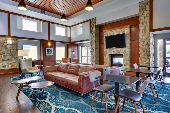Imagen de los interiores del Hotel Drury Inn and Suites San Antonio Airport. Foto 14