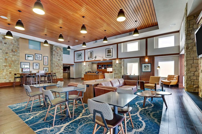 Imagen de los interiores del Hotel Drury Inn and Suites San Antonio Airport. Foto 15