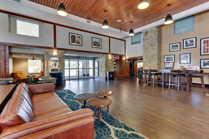 Imagen de los interiores del Hotel Drury Inn and Suites San Antonio Airport. Foto 16