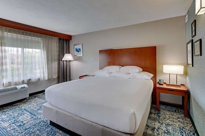 Imagen de la habitación del Hotel Drury Inn and Suites San Antonio Airport. Foto 7
