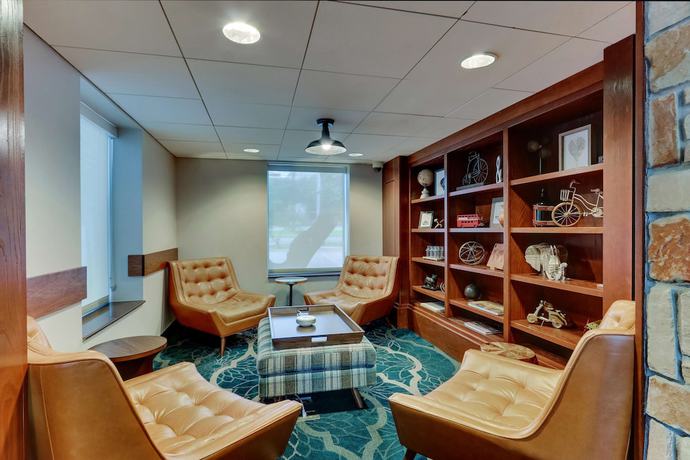 Imagen de los interiores del Hotel Drury Inn and Suites San Antonio Airport. Foto 19