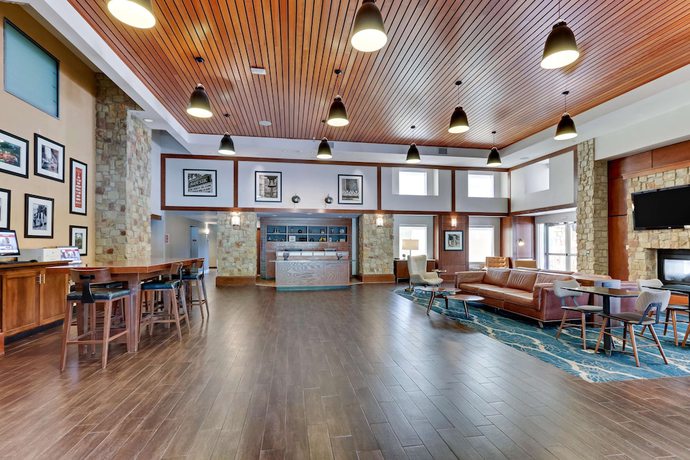 Imagen de los interiores del Hotel Drury Inn and Suites San Antonio Airport. Foto 20