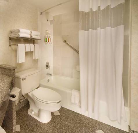 Imagen de la habitación del Hotel Drury Inn and Suites St Joseph. Foto 8